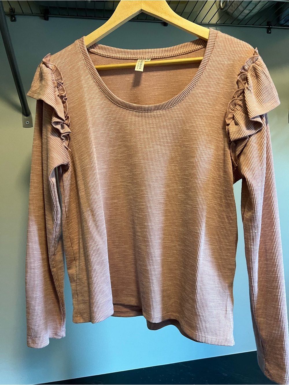 Hayden Ribbed Long-Sleeve Top with Ruffle Shoulders - Mauve